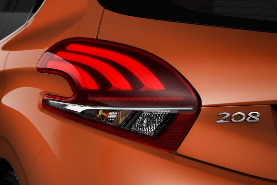  Peugeot 208 5-Door 2015 года  (фото 15 из 26)